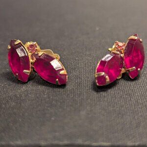 Vintage 1950s Ruby Red Glass Clip-On Earrings Gold Tone Mid‑Century Costume